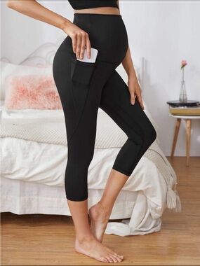 maternity 3/4 leggings with phone pocket